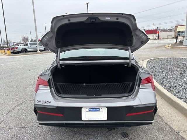 Used 2025 Hyundai Elantra SEL image 26