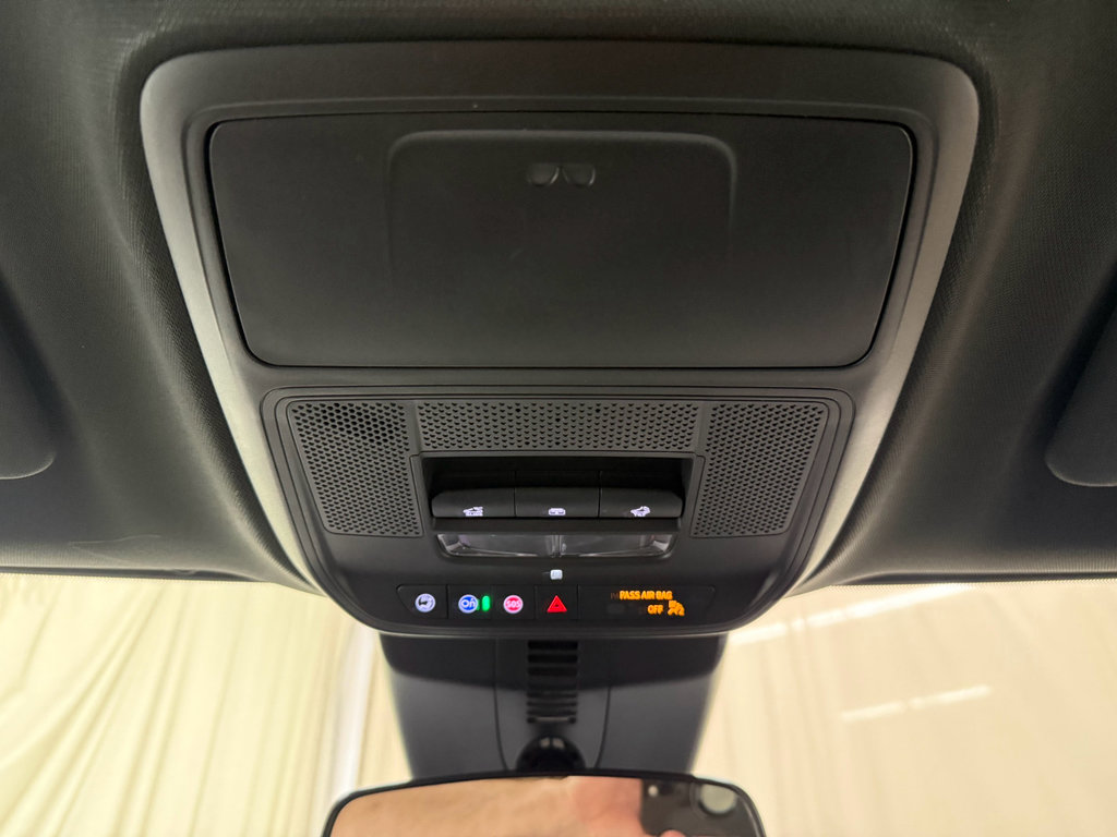 Certified 2025 Chevrolet Traverse LT w/ Sun and Wheel Package image 35