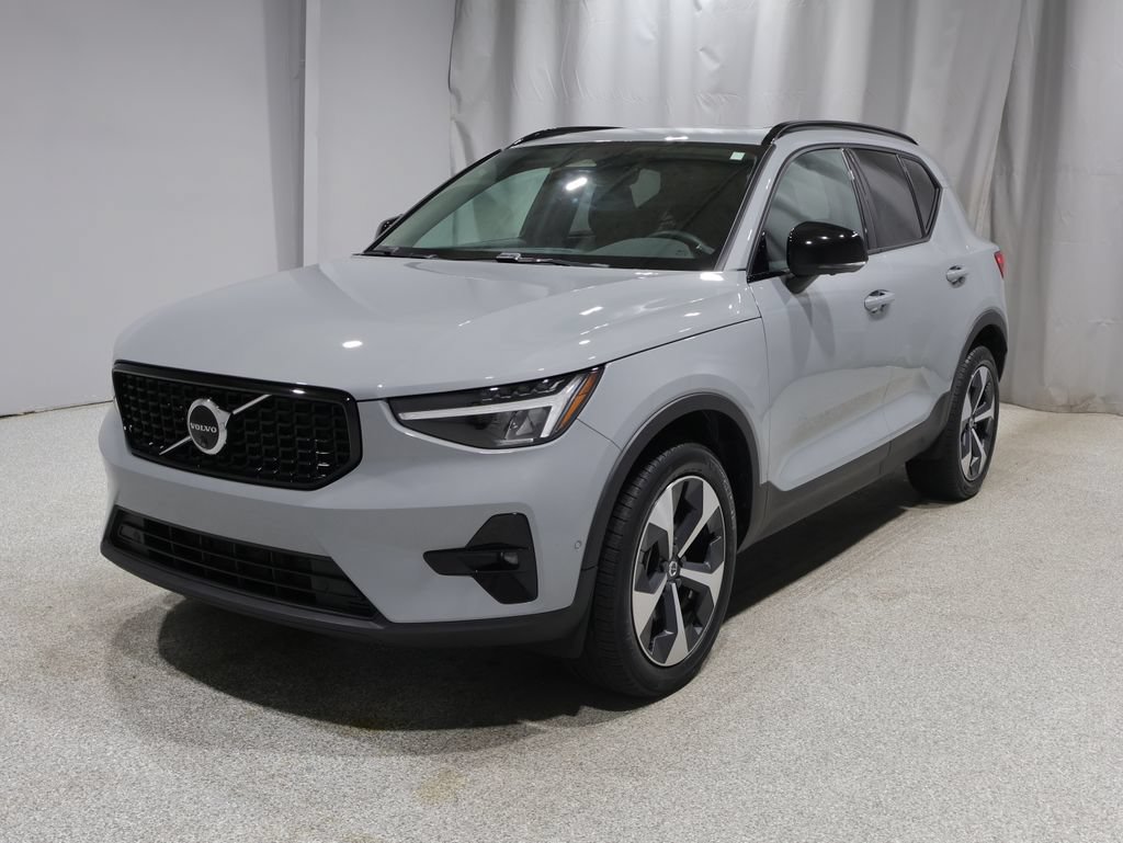 Used 2024 Volvo XC40 B5 Plus AWD/4WD image 6