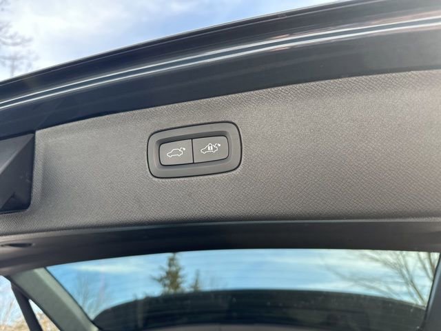 Certified 2023 Volvo XC90 B6 Plus w/ Protection Package Premier image 37