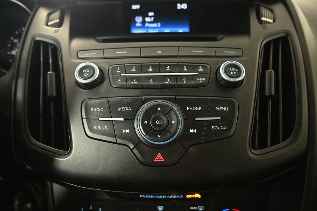 Used 2017 Ford Focus SE FWD image 28