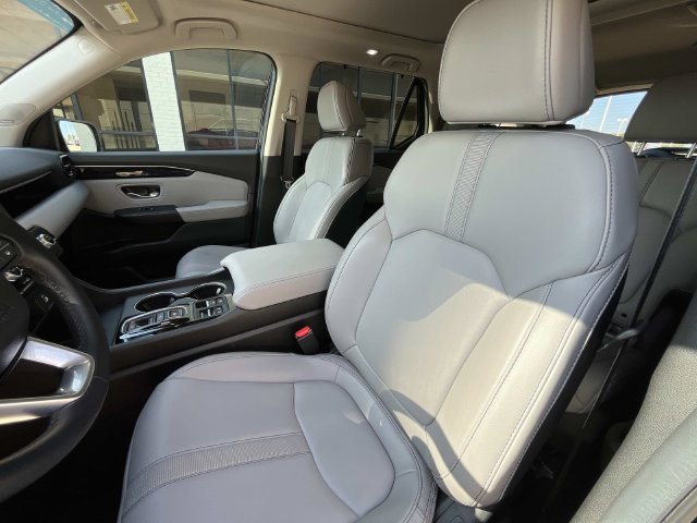 Certified 2025 Honda Pilot Touring image 14