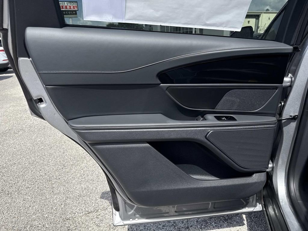 New 2026 Lincoln Nautilus Premier image 14