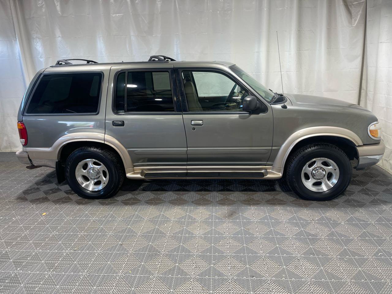 Used 2000 Ford Explorer Eddie Bauer AWD/4WD image 9