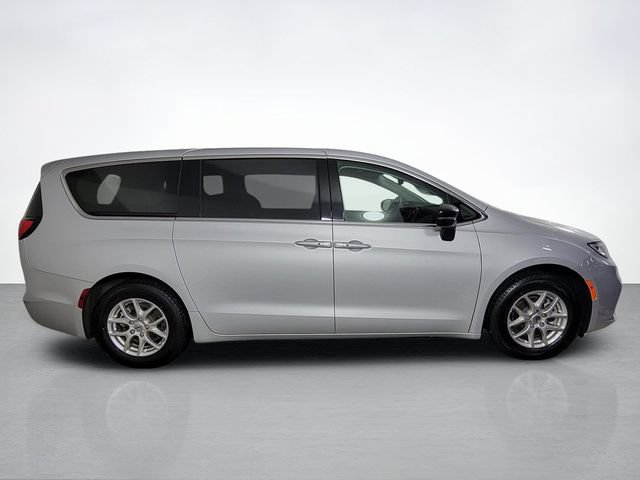 Used 2024 Chrysler Pacifica Touring-L FWD video 2