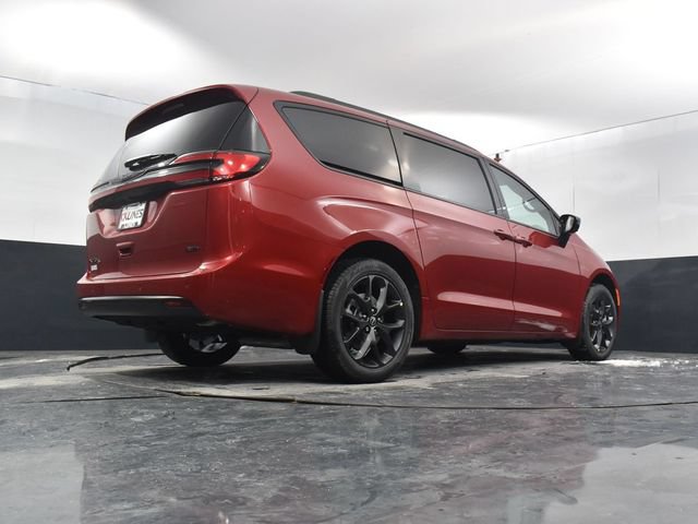 New 2026 Chrysler Pacifica Select AWD/4WD image 51