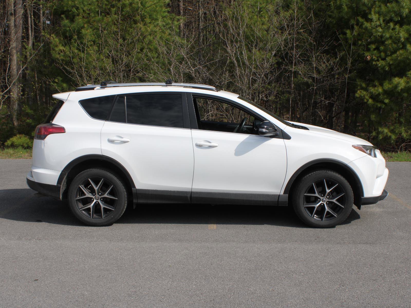 Used 2016 Toyota RAV4 SE AWD/4WD image 4