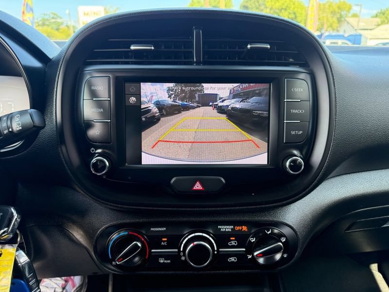 Used 2023 Kia Soul LX w/ LX Technology Package FWD image 26