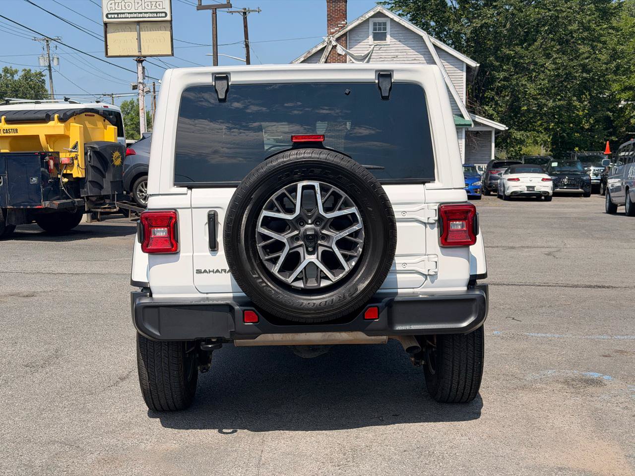 Used 2025 Jeep Wrangler Unlimited Sahara AWD/4WD image 7