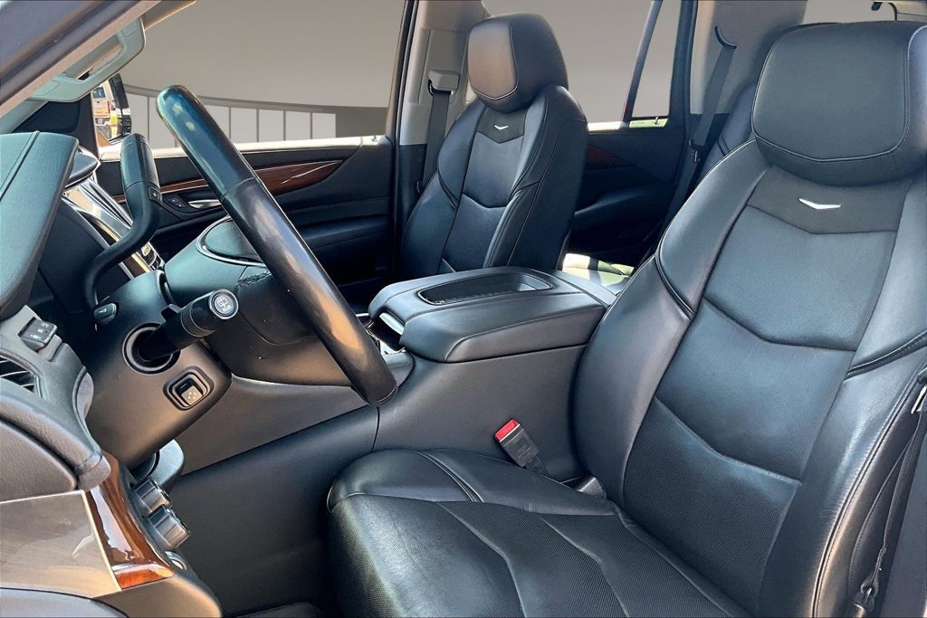 Used 2019 Cadillac Escalade Luxury AWD/4WD image 27