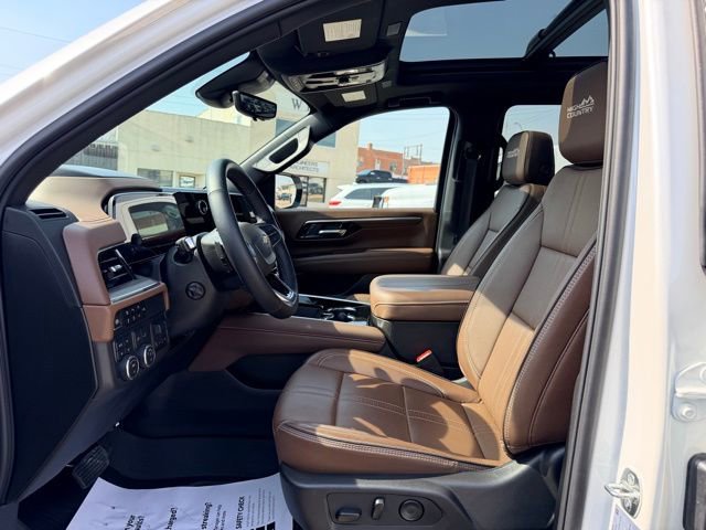 Used 2025 Chevrolet Suburban High Country image 18