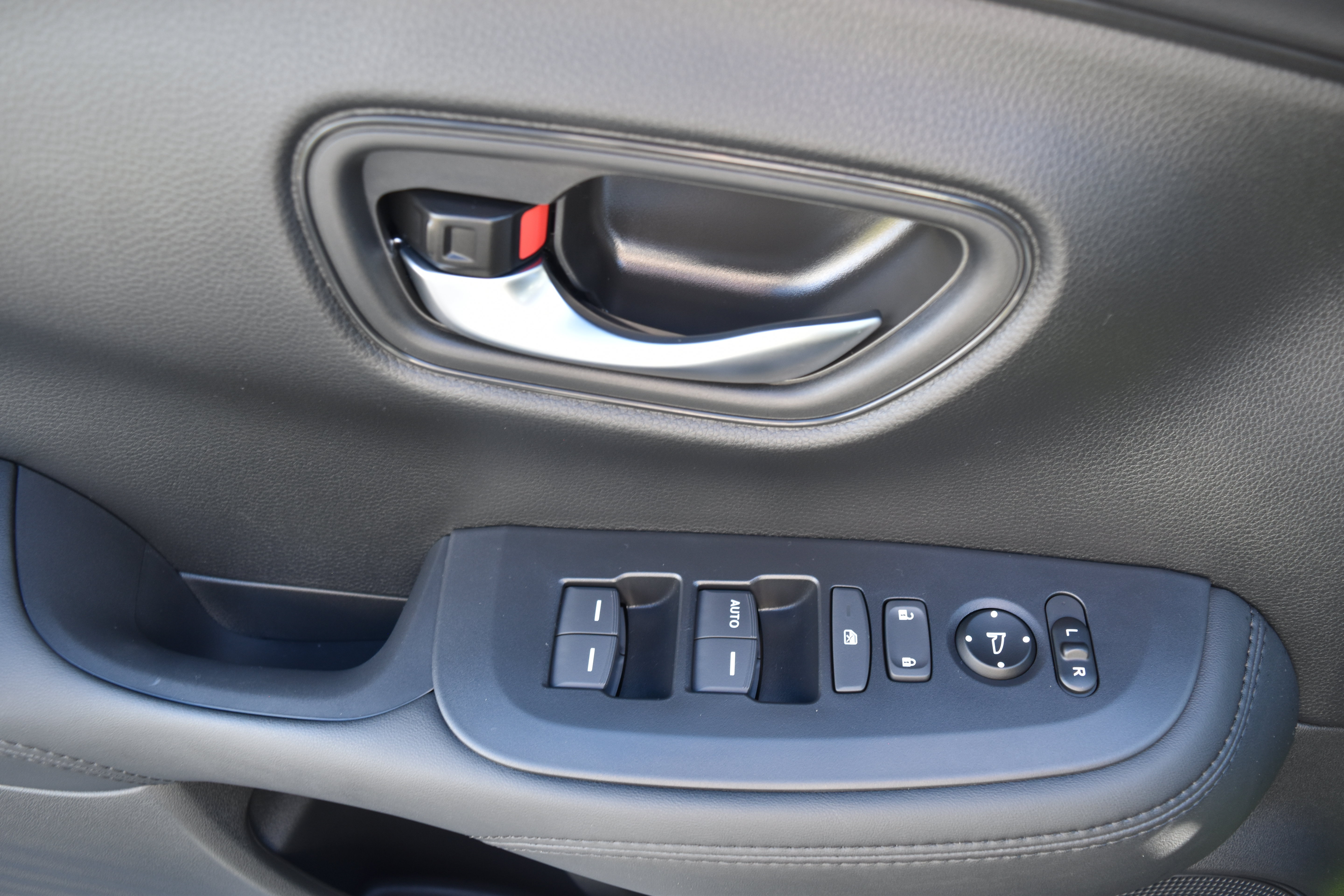 Certified 2027 Honda HR-V LX image 13