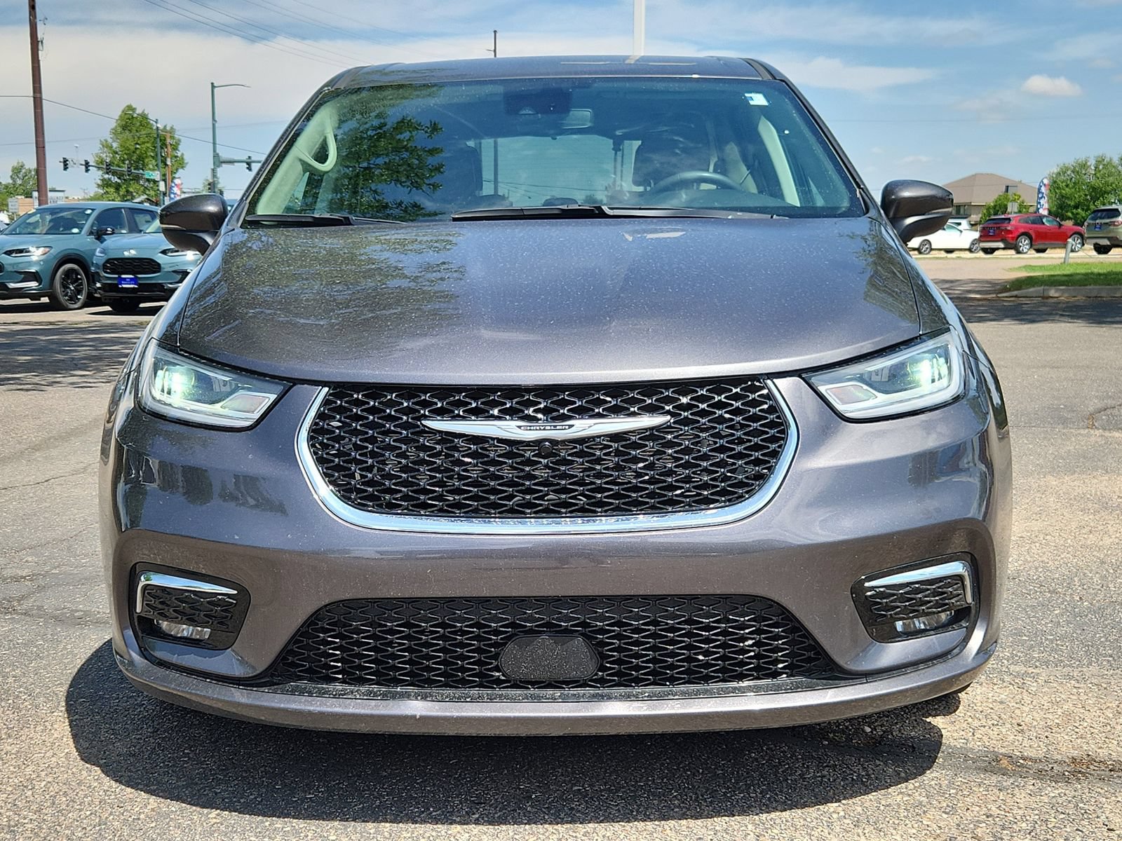 Used 2023 Chrysler Pacifica Touring-L FWD image 8