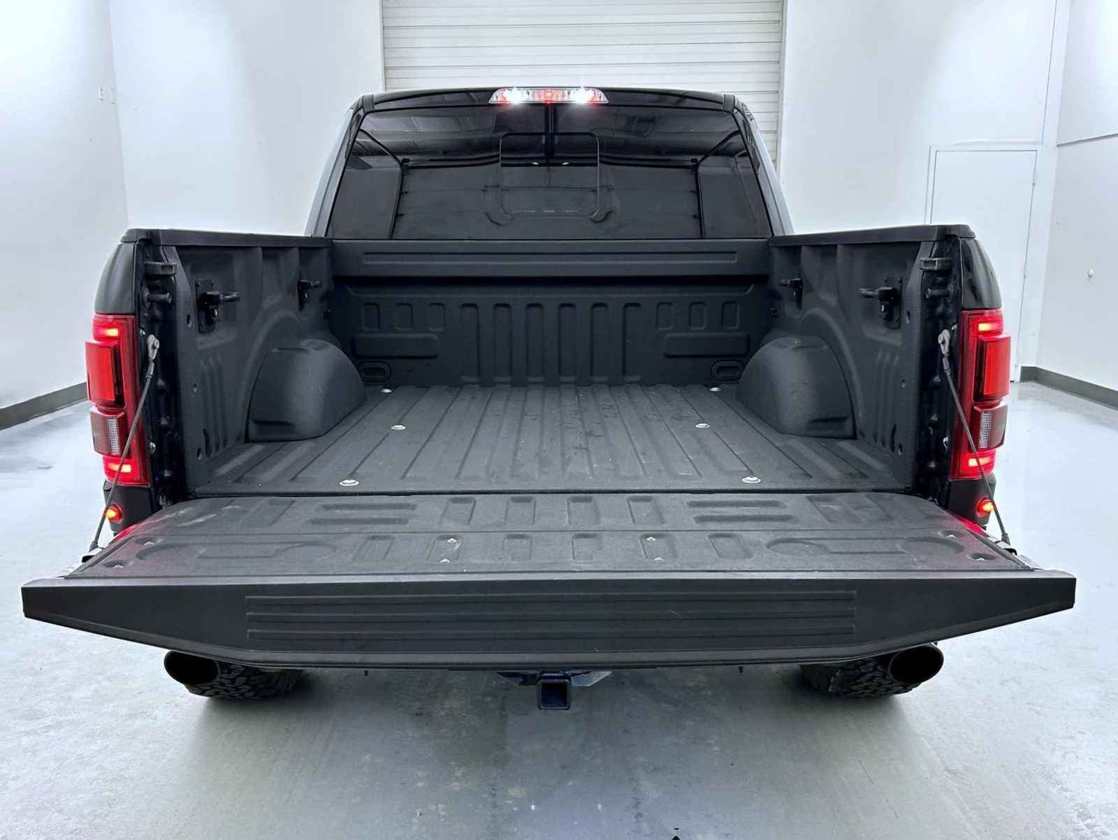 Used 2017 Ford F150 Raptor w/ Equipment Group 802A Luxury image 21