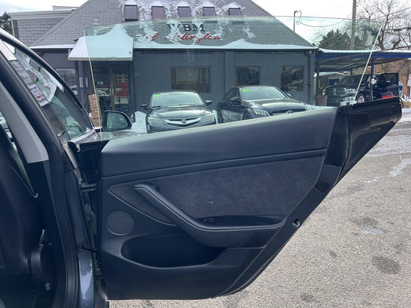 Used 2022 Tesla Model 3 Performance image 16