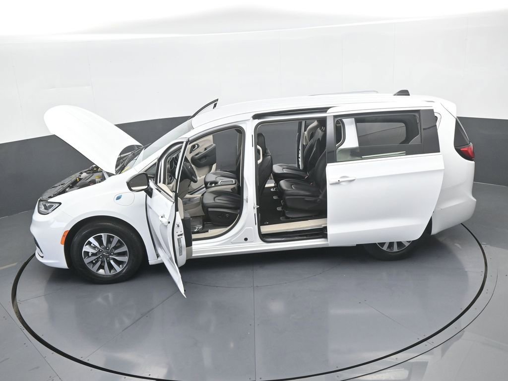 Used 2024 Chrysler Pacifica Select image 61