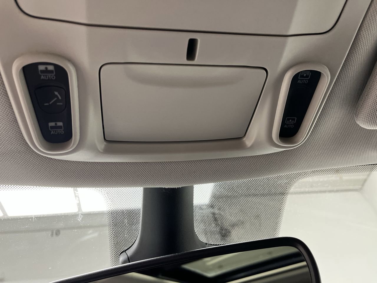 Used 2024 Chrysler Pacifica Limited FWD image 29