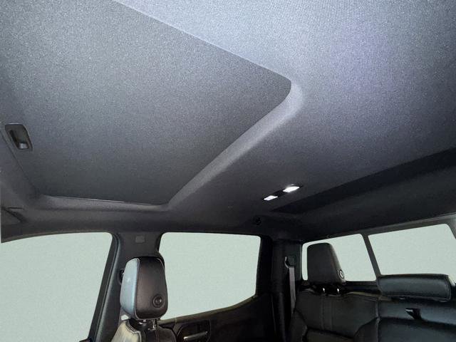 Used 2019 Chevrolet Silverado 1500 High Country w/ Technology Package image 40