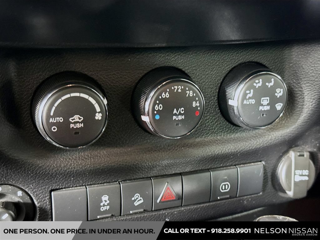 Used 2012 Jeep Wrangler Unlimited Rubicon w/ Dual Top Group AWD/4WD image 15