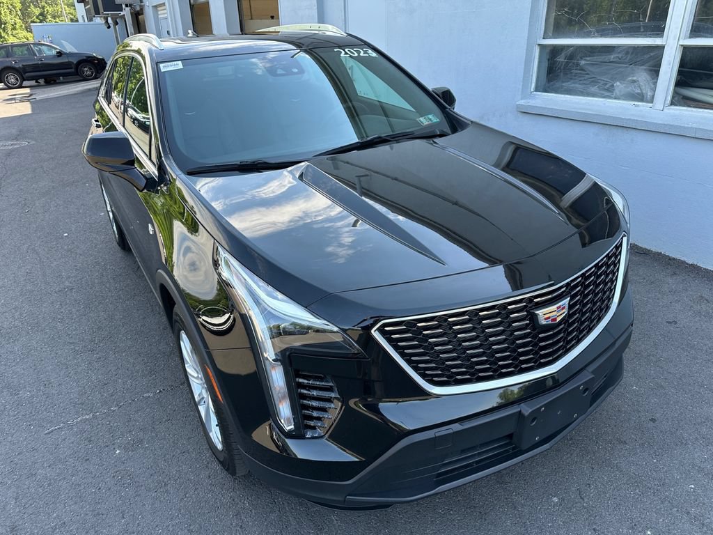 Used 2023 Cadillac XT4 Luxury w/ Cold Weather Package AWD/4WD image 16
