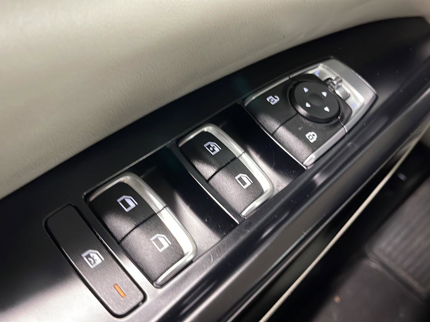 Used 2024 Kia Carnival LX FWD image 14