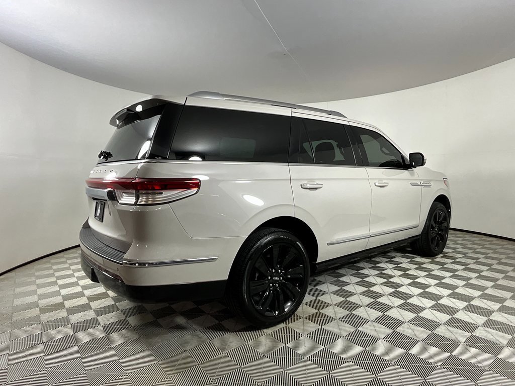 Used 2022 Lincoln Navigator Reserve image 4