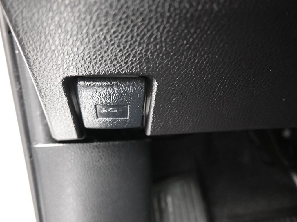 Used 2018 Toyota RAV4 XLE w/ Plus Extra Value Package image 26