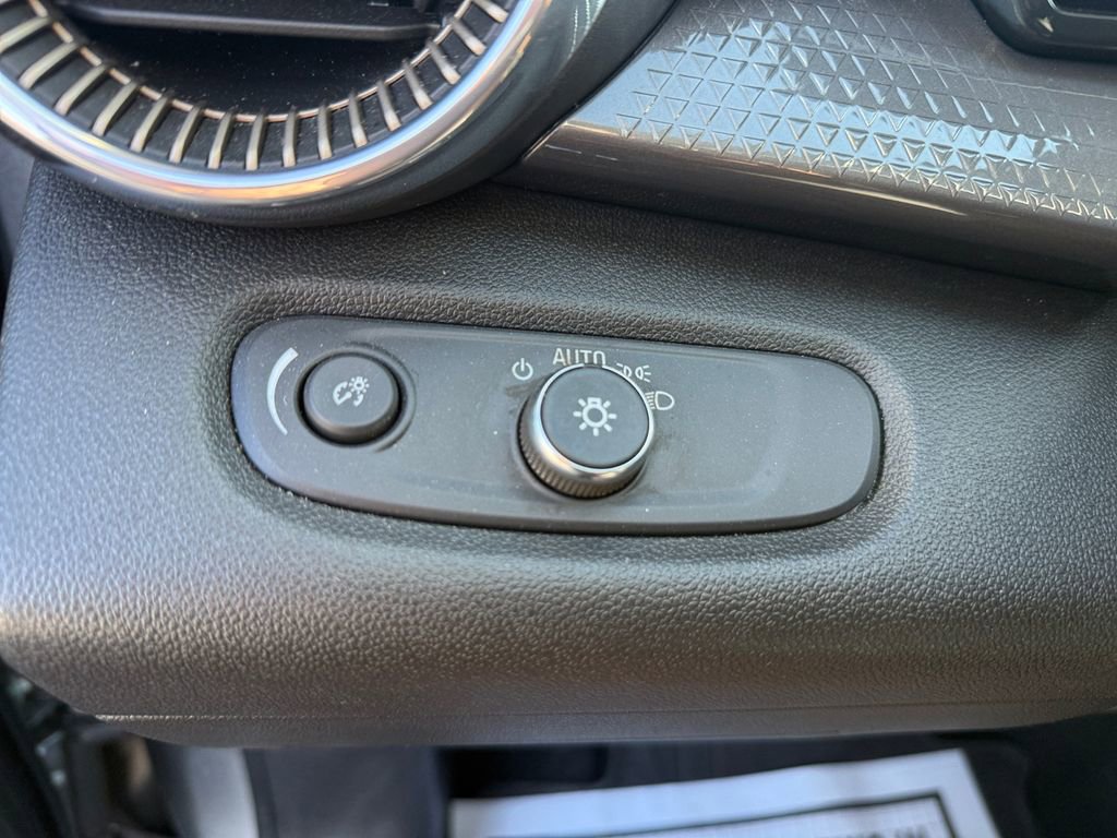 Used 2025 Chevrolet Trax ACTIV w/ Driver Confidence Package image 18