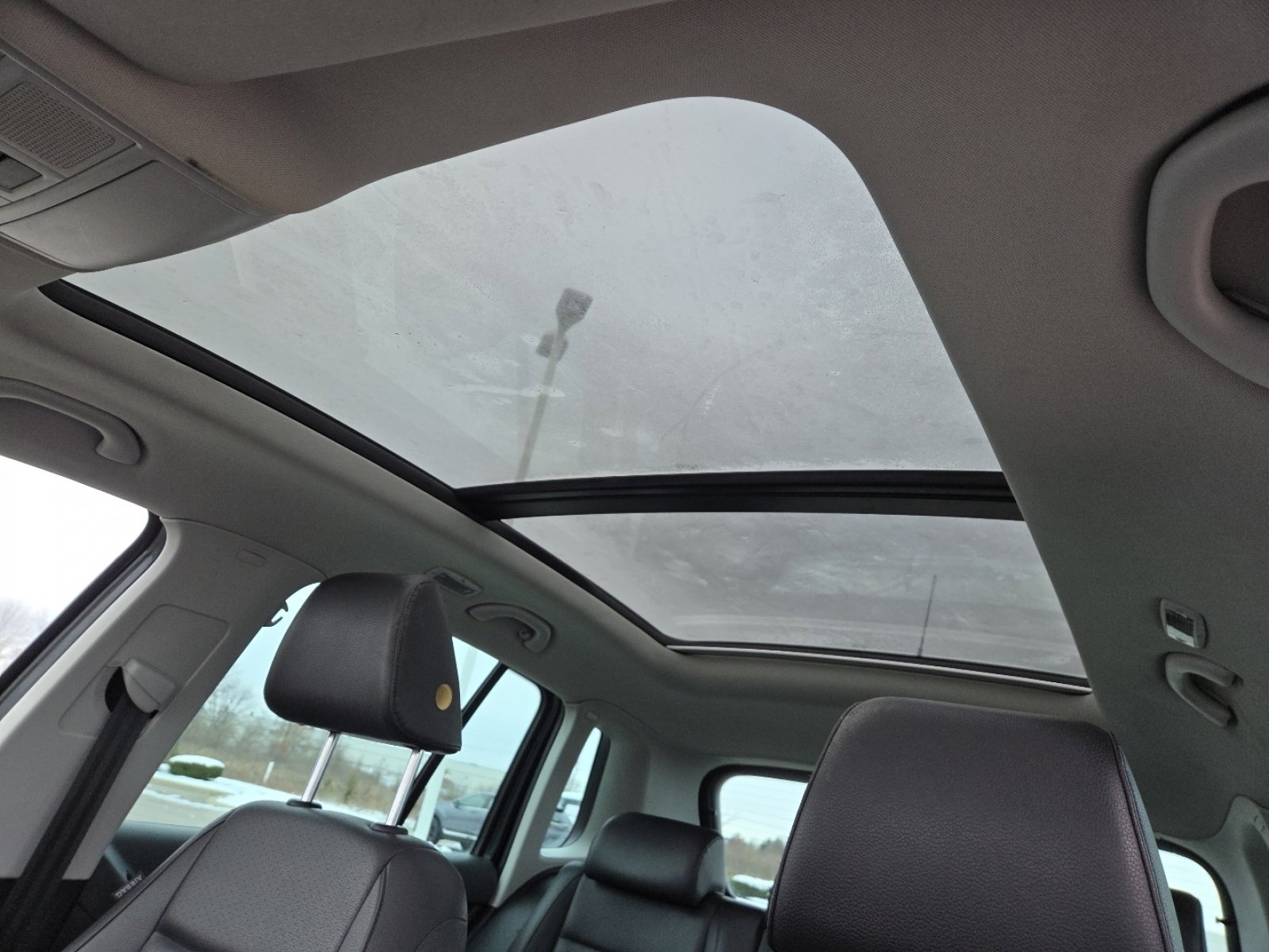 Used 2011 Volkswagen Tiguan S image 3