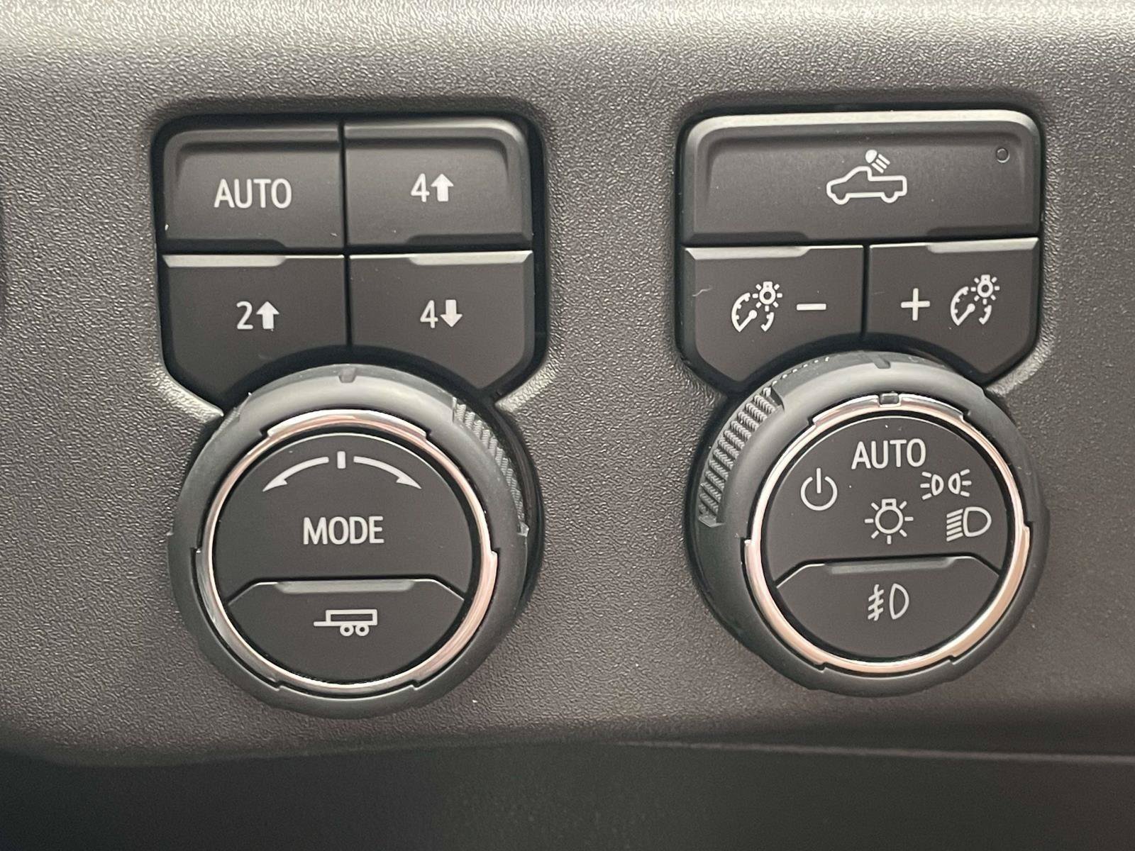 Used 2024 Chevrolet Silverado 1500 LT Trail Boss w/ Convenience Package II AWD/4WD image 34