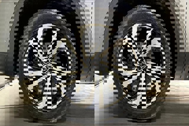 Used 2021 Volkswagen Atlas SEL Premium image 9