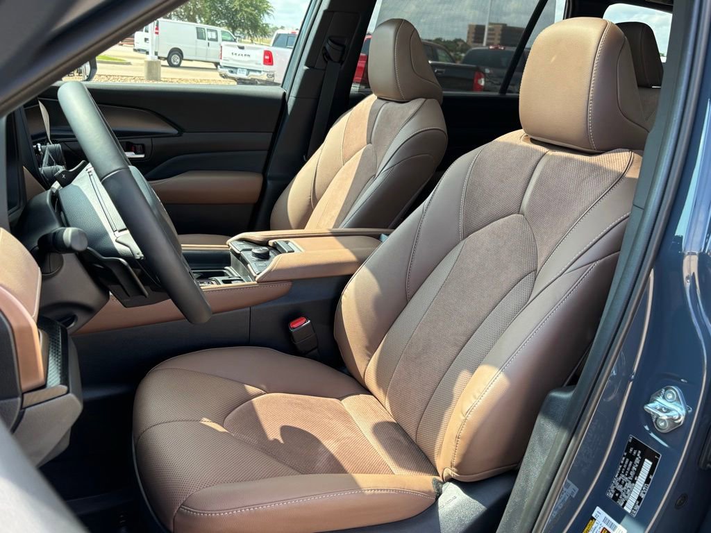 Used 2026 Toyota Grand Highlander AWD Hybrid image 13