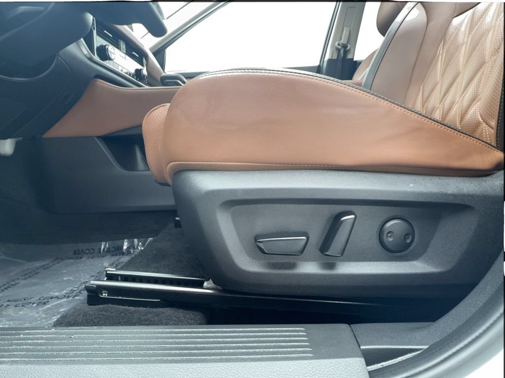 Used 2025 Nissan Rogue Platinum w/ Platinum Premium Package AWD/4WD image 23