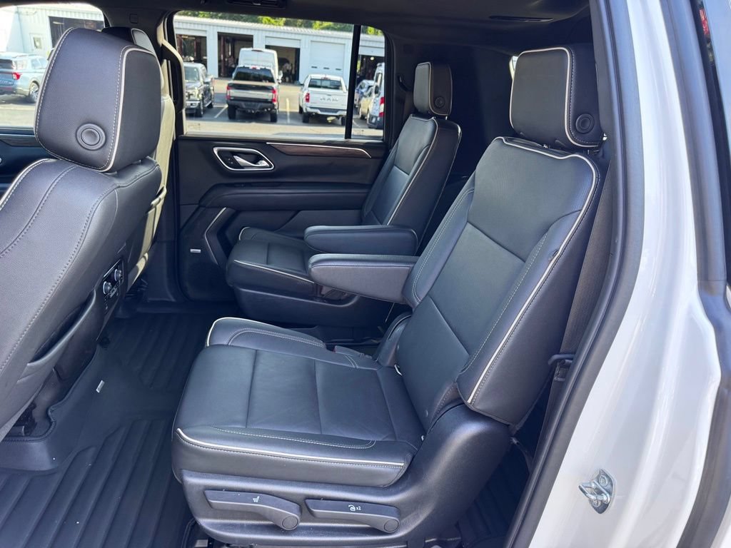 Used 2021 Chevrolet Suburban Premier AWD/4WD image 32