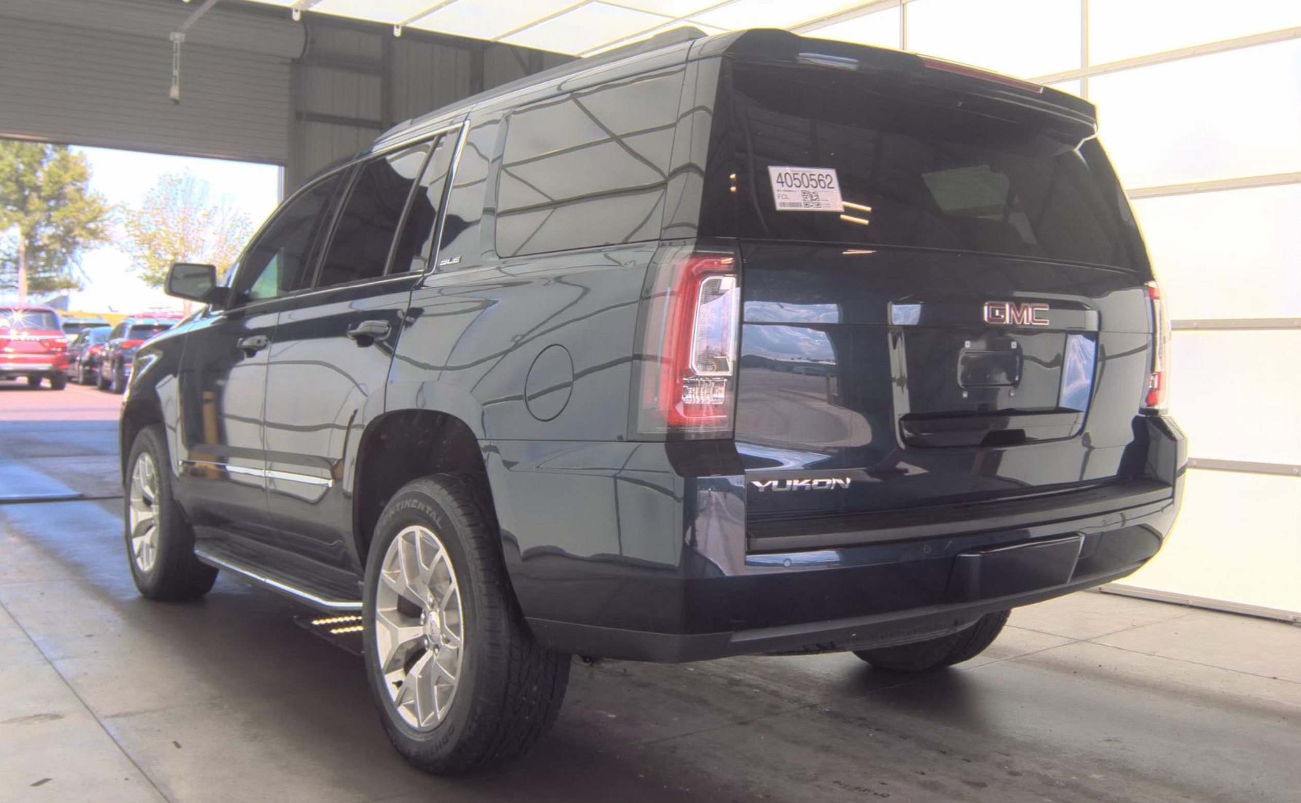 Used 2019 GMC Yukon SLE w/ SLE Value Package AWD/4WD image 3