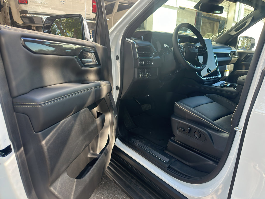 Used 2026 GMC Yukon XL Elevation image 7