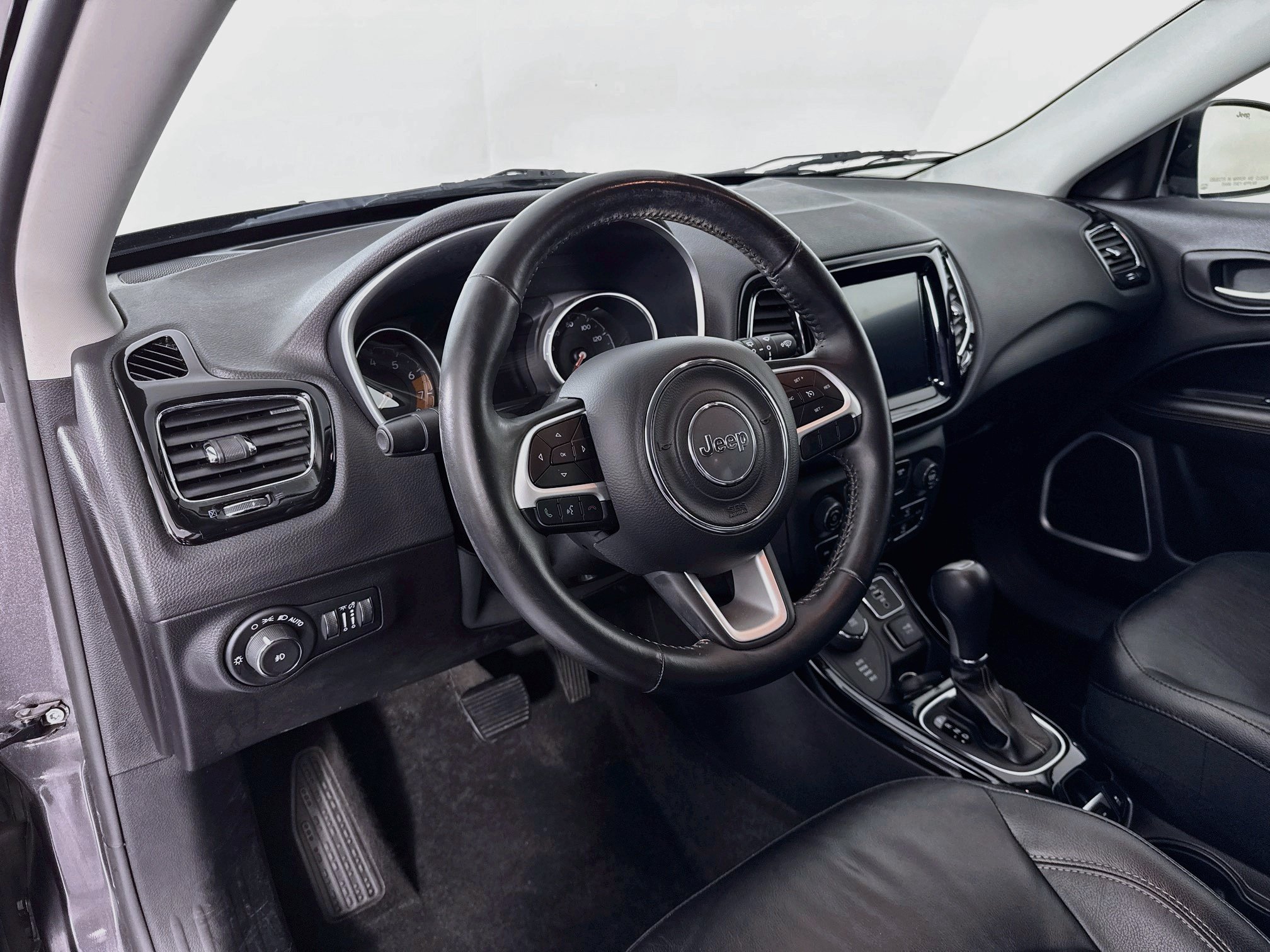 Used 2019 Jeep Compass Limited AWD/4WD image 9
