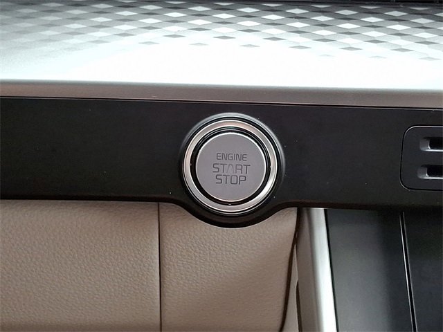 Used 2024 Kia Carnival LX image 23