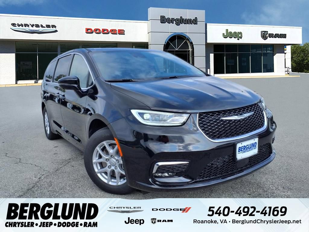 New 2026 Chrysler Pacifica Select