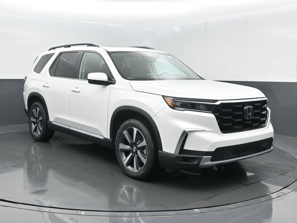 New 2025 Honda Pilot Touring image 2