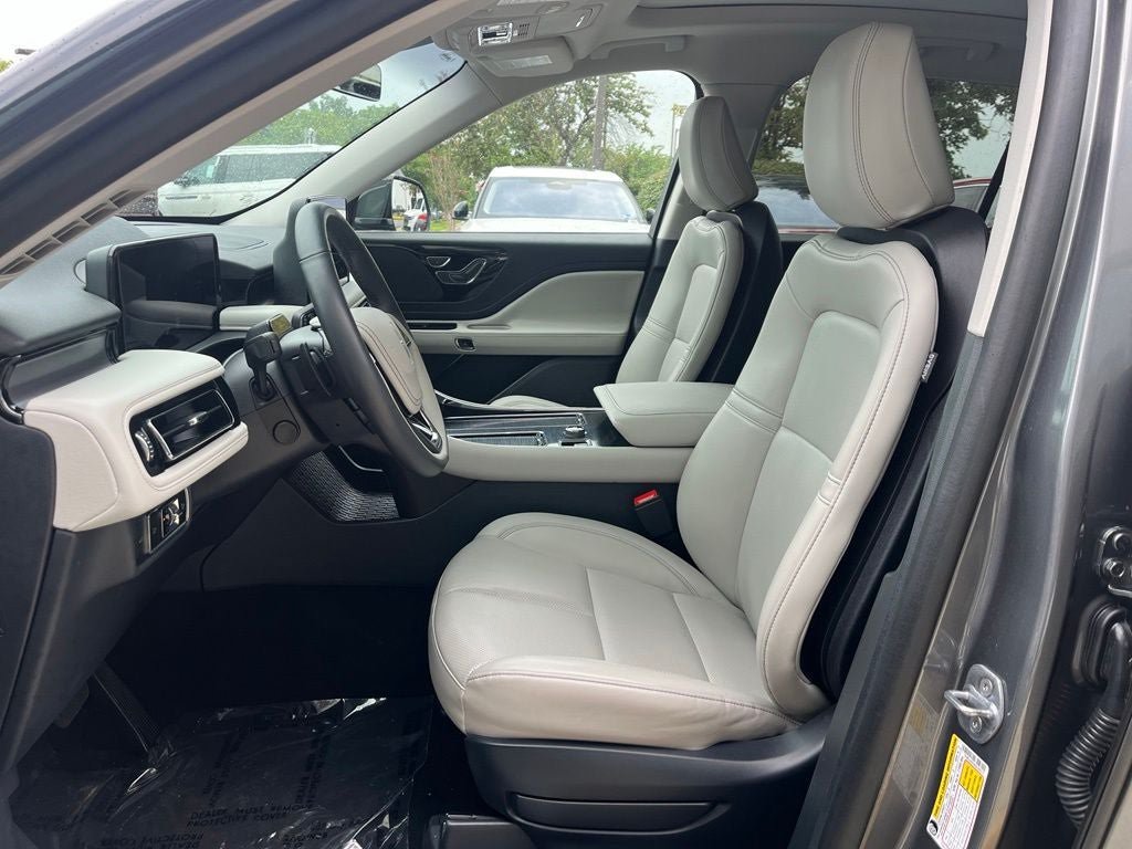 Certified 2025 Lincoln Aviator AWD image 21
