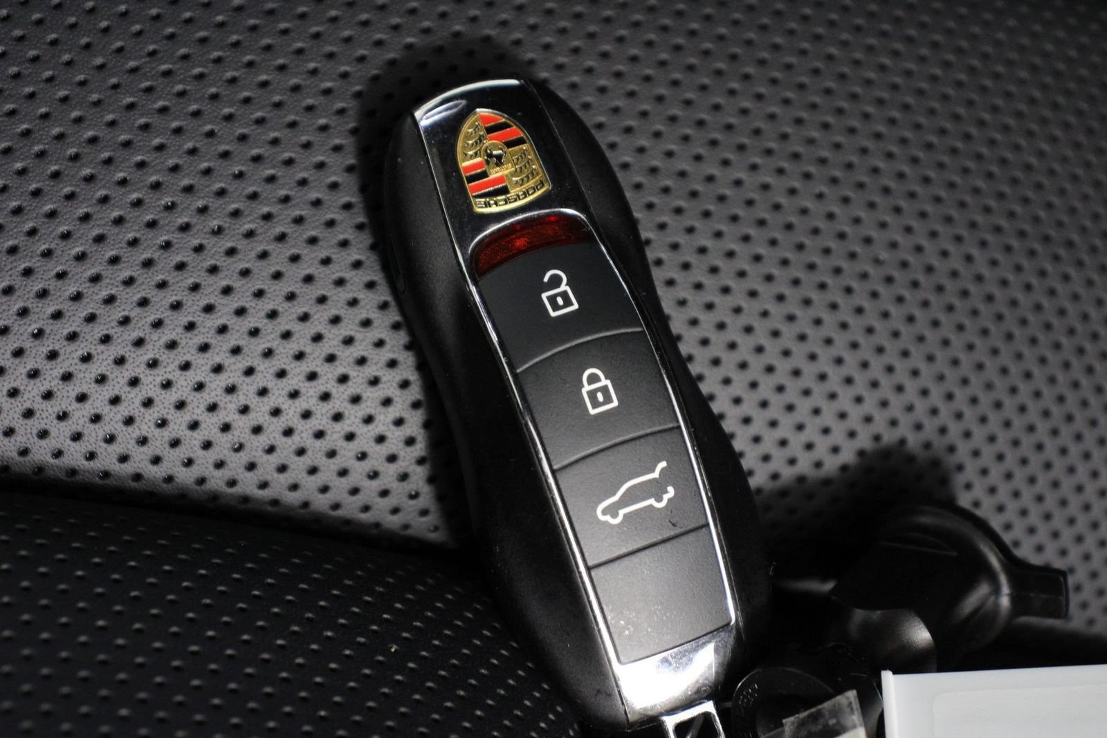 Certified 2026 Porsche Macan AWD/4WD image 34