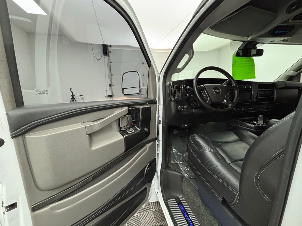 Used 2020 Chevrolet Express 2500 Extended w/ Enhanced Convenience Package image 18