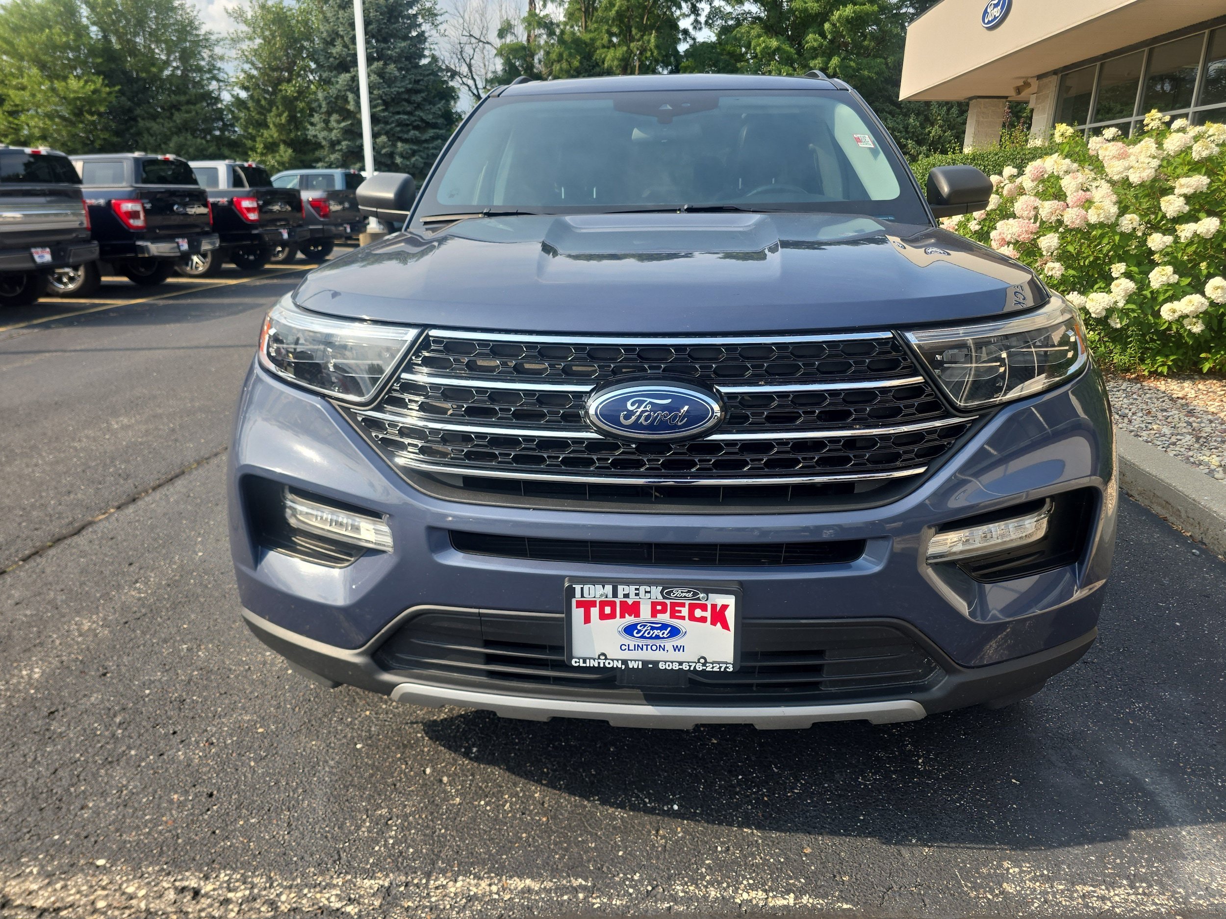 Used 2021 Ford Explorer XLT w/ Equipment Group 202A AWD/4WD image 5