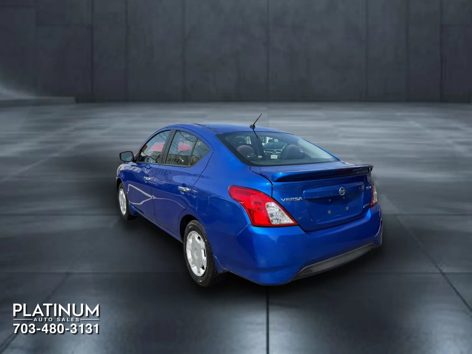 Used 2015 Nissan Versa SV FWD image 9