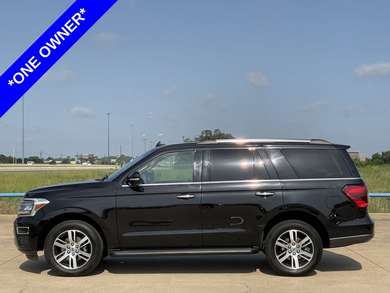 Certified 2024 Ford Expedition Limited RWD image 3