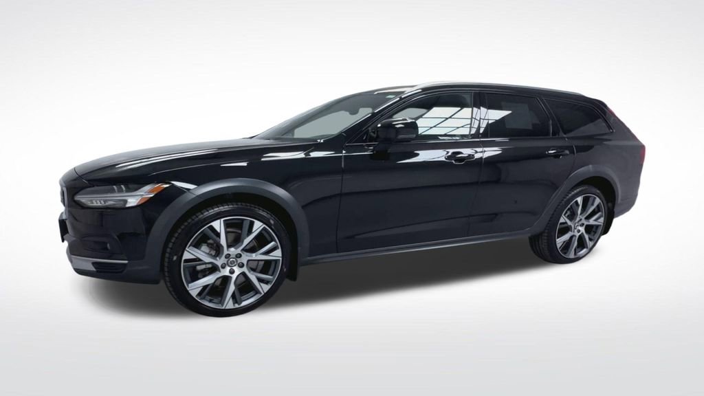 Used 2025 Volvo V90 B6 Cross Country Ultra w/ Climate Package AWD/4WD image 4