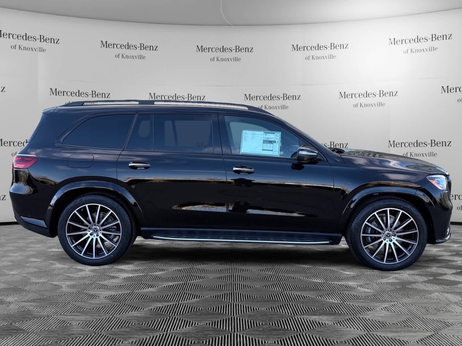 Used 2025 Mercedes-Benz GLS 580 4MATIC image 6