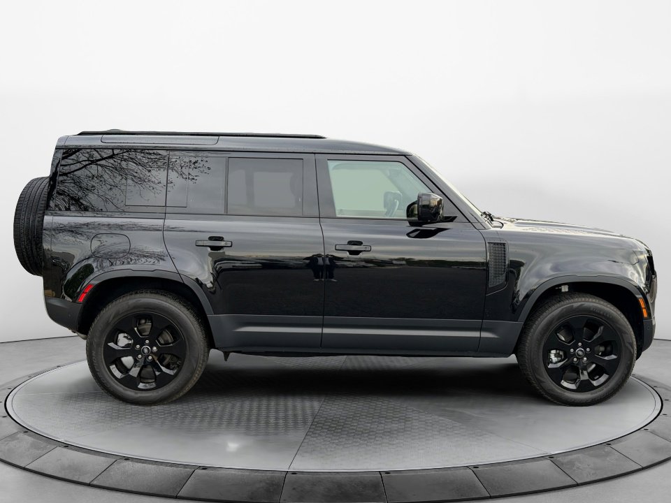 Used 2025 Land Rover Defender 110 S image 8