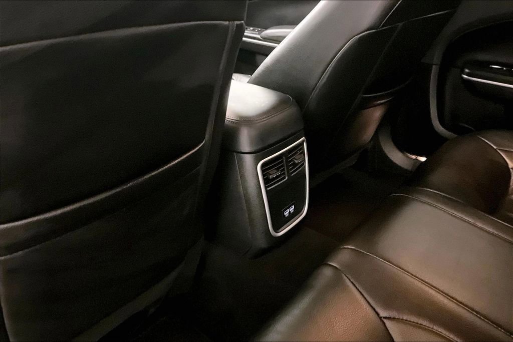 Used 2023 Chrysler 300 Touring AWD/4WD image 10